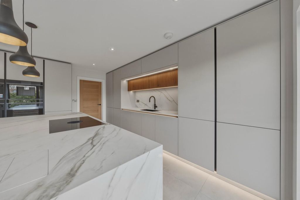 Additional image 9 of 5 bed detached house for saleMain Road, Plumtree NG12