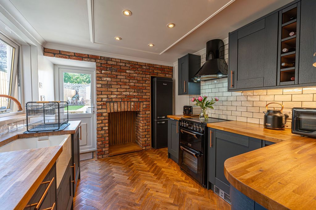 Property photo 3 of 56
