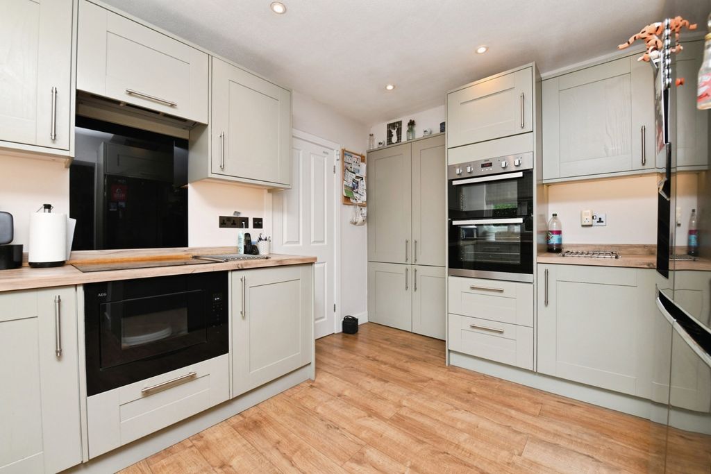 Property photo 2 of 19 Pbox-Img.Jpg