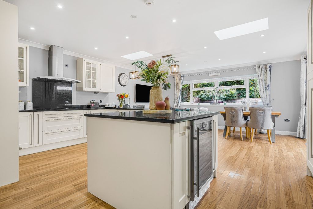 Property photo 2 of 25 5421082