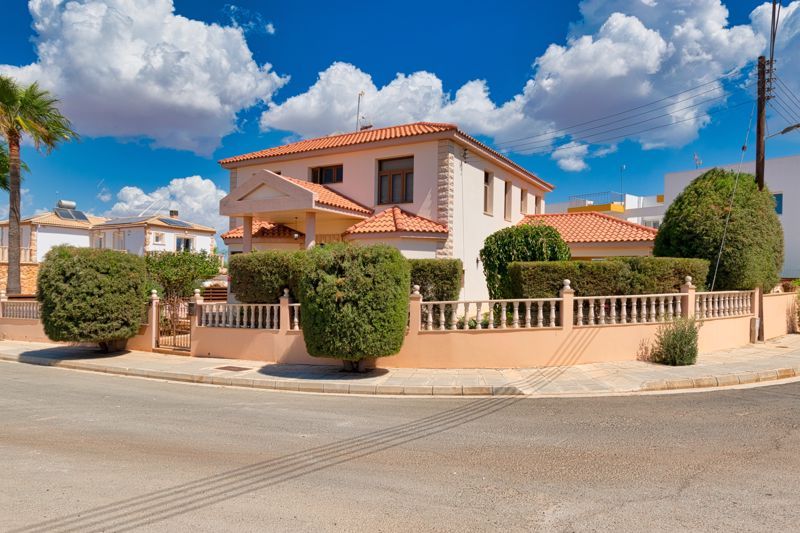 Property photo 1 of 26 Villa