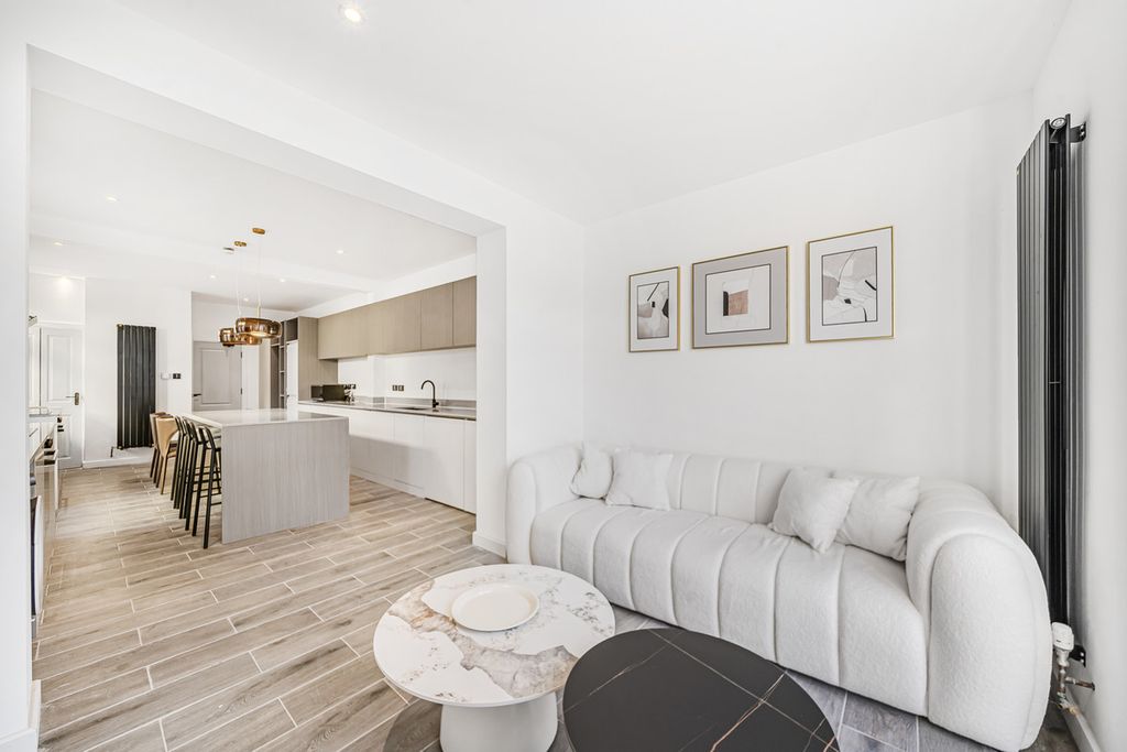 Property photo 2 of 44