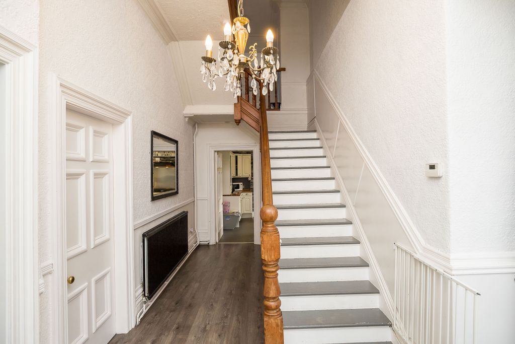 Property photo 3 of 36 9Ed39508A2530Aa6A8ce95F62Fa476Cce9Cdbd05.Jpg