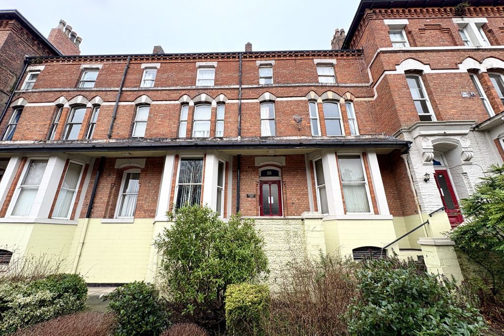 Property photo 1 of 6 10-14 Swinley Fr