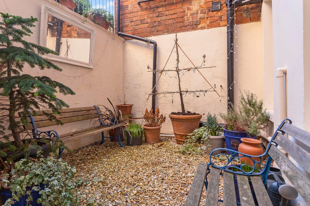 Property photo 2 of 8