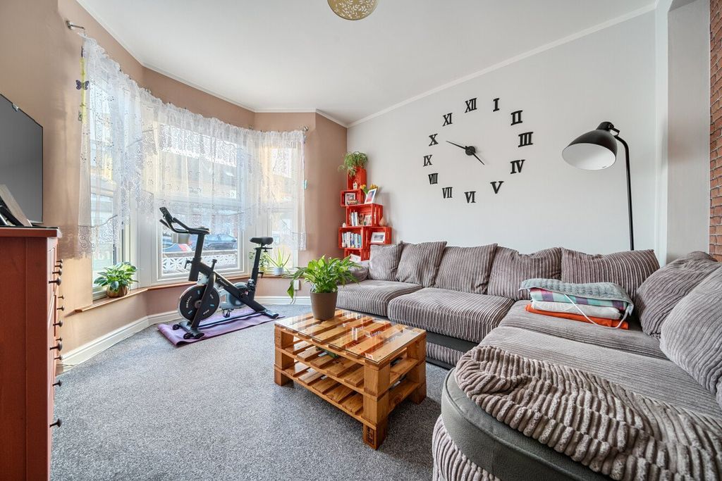 Property photo 3 of 16 Picture 3