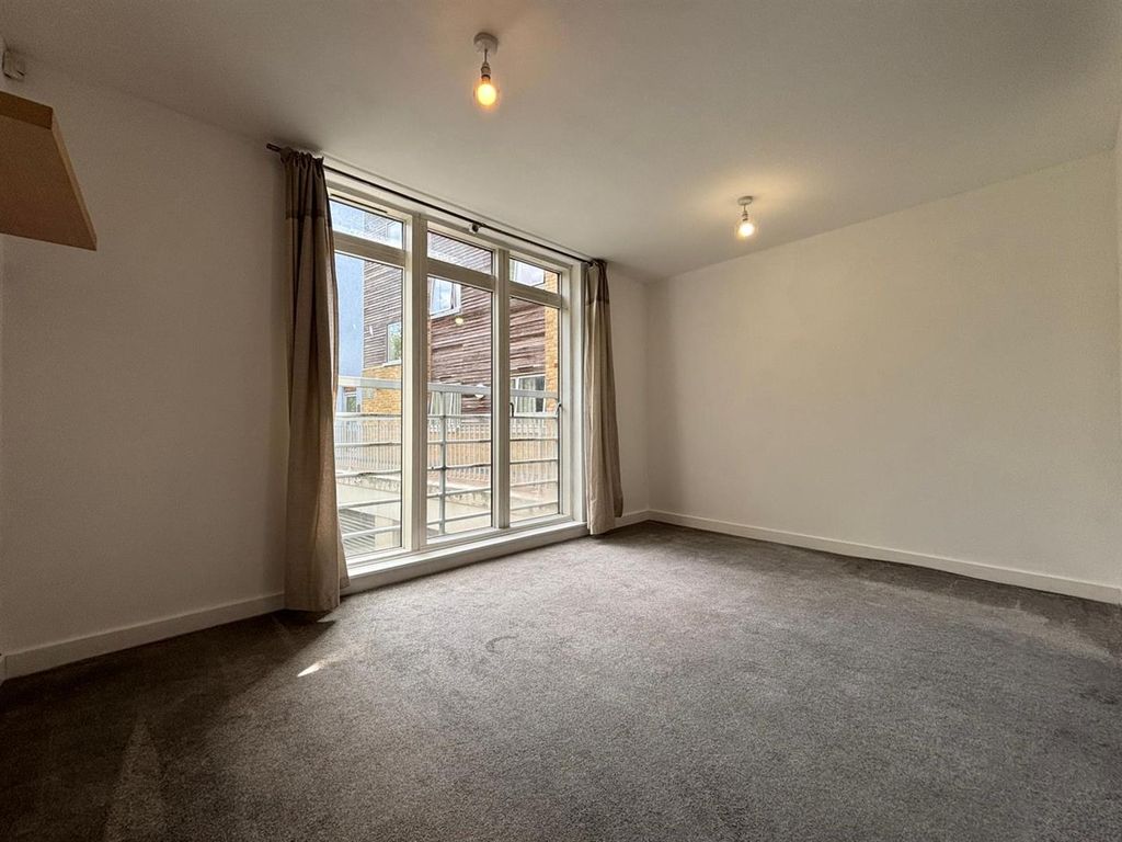 Property photo 2 of 6 Kf Living Room.Jpg