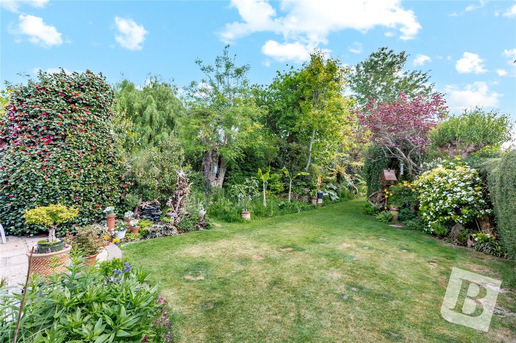 Property photo 2 of 34 Rear Garden