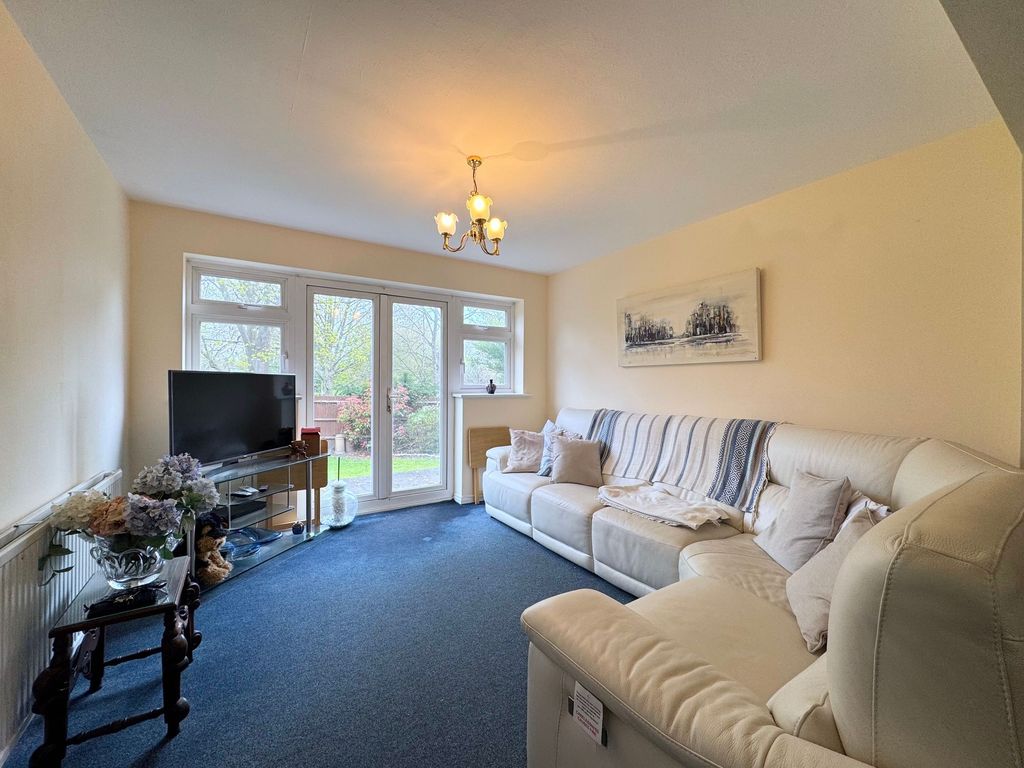 Property photo 3 of 20 Lounge