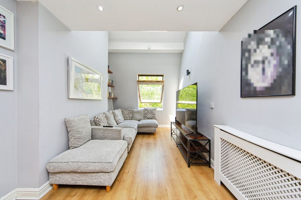 Property photo 2 of 20 Pbox-Img.Jpg