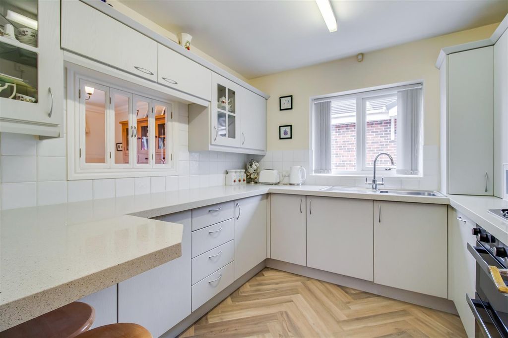 Property photo 2 of 10 Kitchen