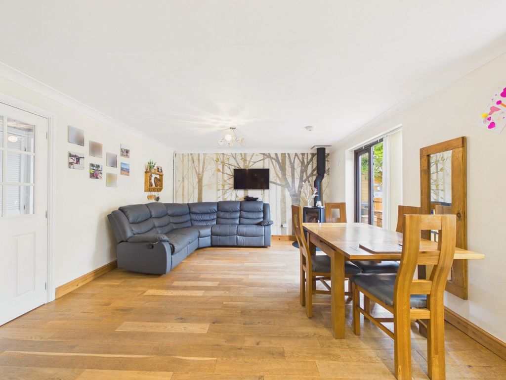 Property photo 2 of 12 5075563