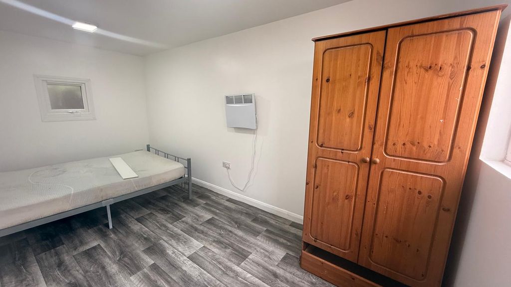 Property photo 2 of 5 Gallery