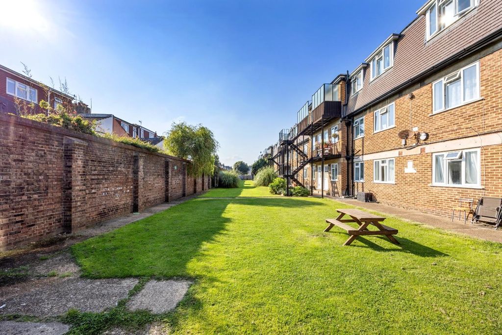 Property photo 2 of 18 Sheridan Mansions_Flat 5_Sheridan Terrace-013.Jpg