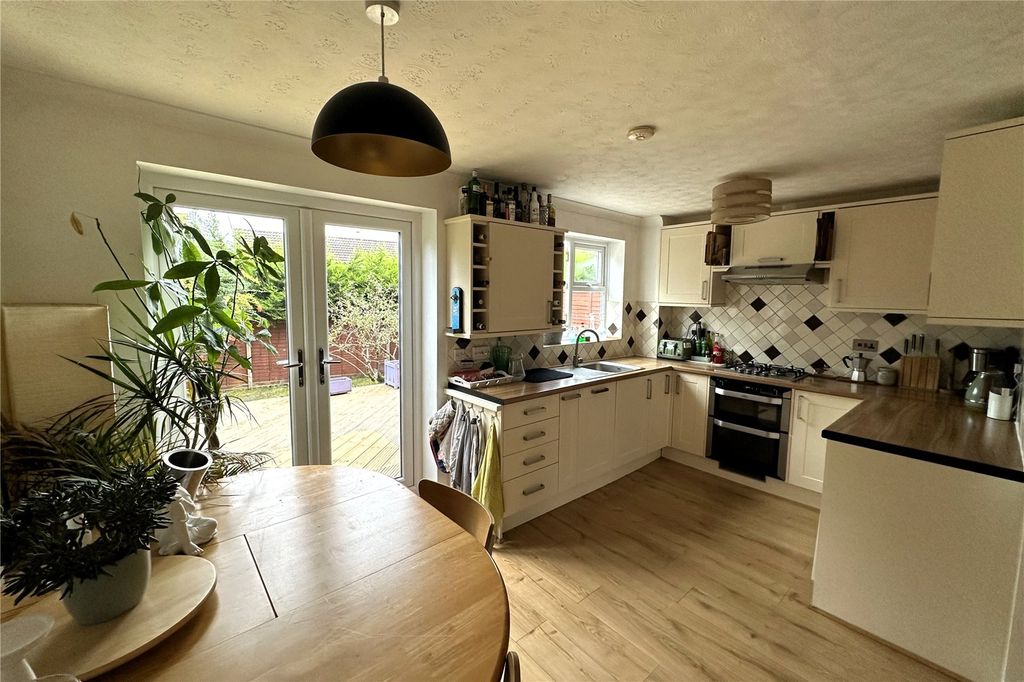 Property photo 2 of 14 Picture No. 12