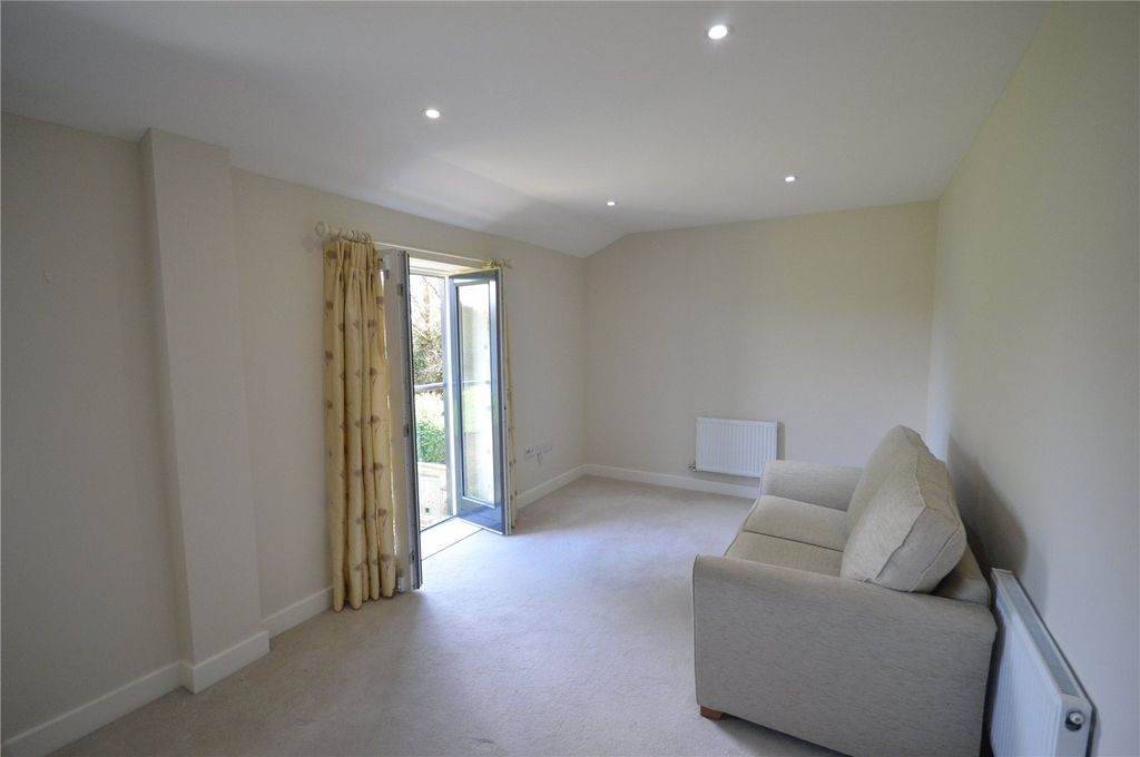 Property photo 2 of 10 Picture No. 24