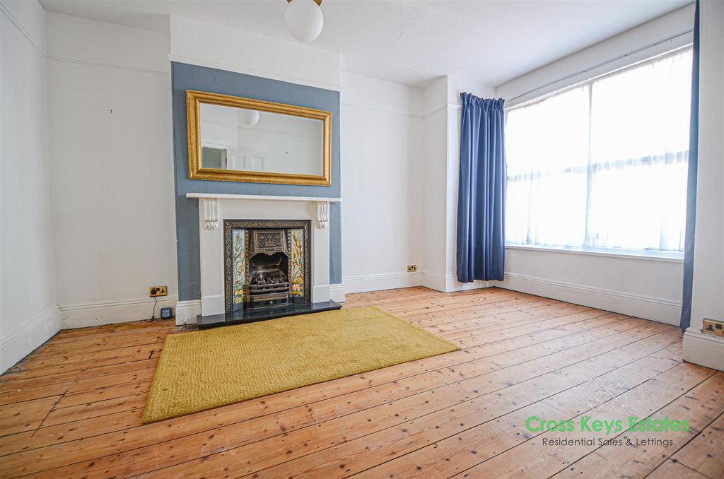Property photo 2 of 24 Sitting Room