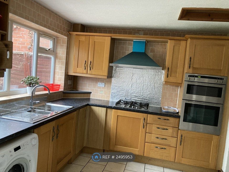 Property photo 3 of 12 Kitchen