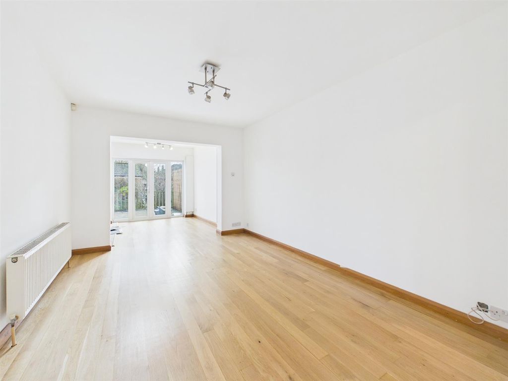 Property photo 2 of 15 Cam05080G0-Pr0273-Still003.Jpg