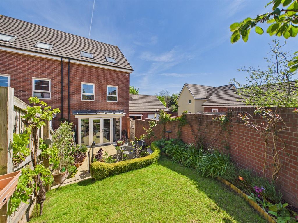 Property photo 1 of 23 Cam02887G0-Pr0643-Still032.Jpg