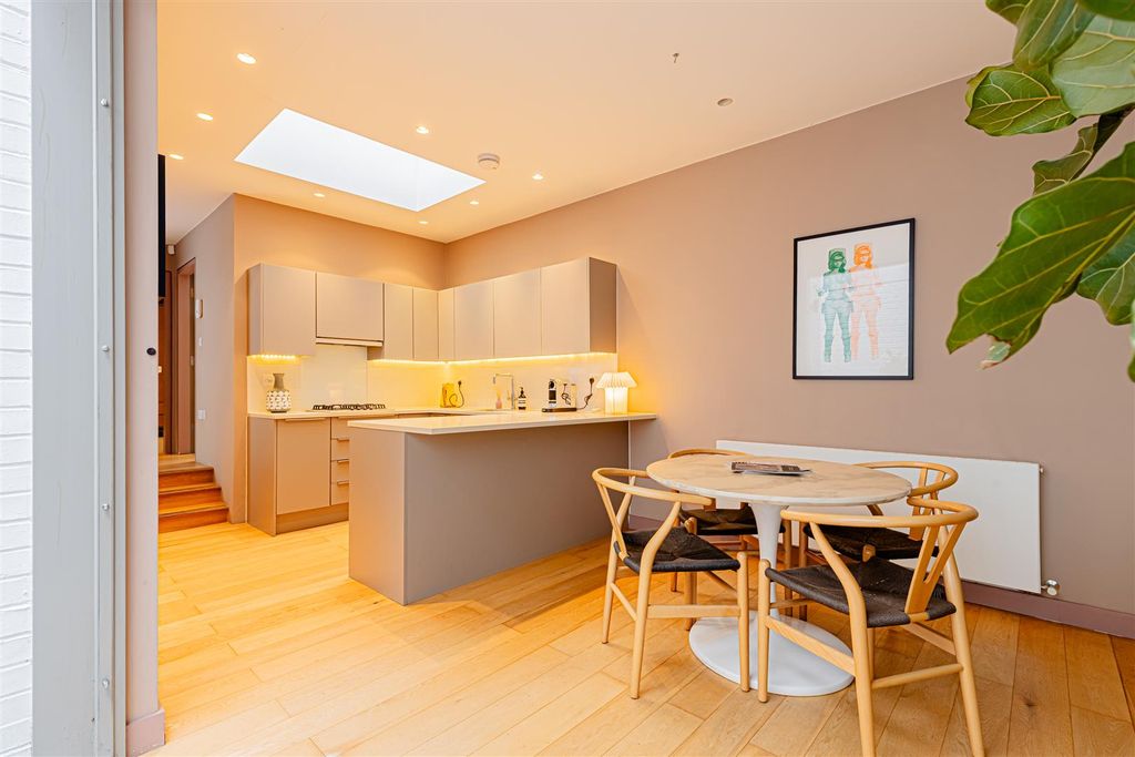 Property photo 3 of 42 Hillfield Mews (10).Jpg