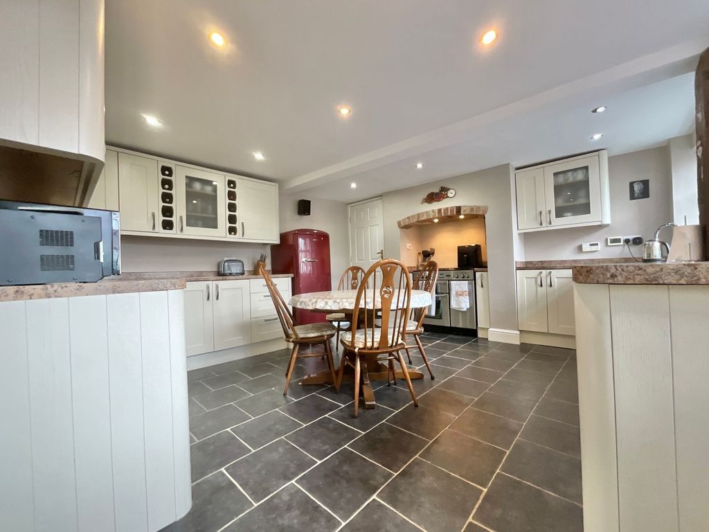 Property photo 2 of 40