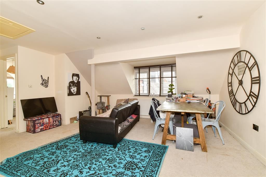 Property photo 3 of 5 Lounge/Dining Area