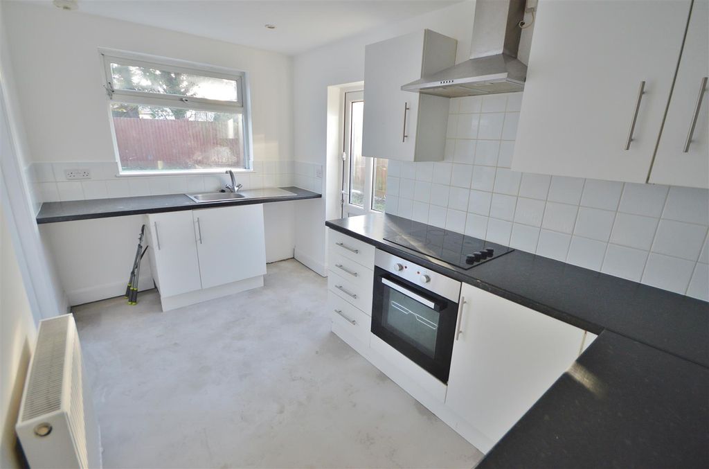 Property photo 3 of 16 Kitchen