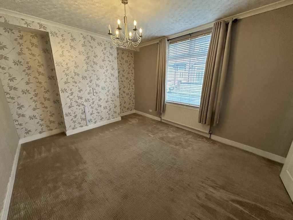 Property photo 3 of 8 Living Room