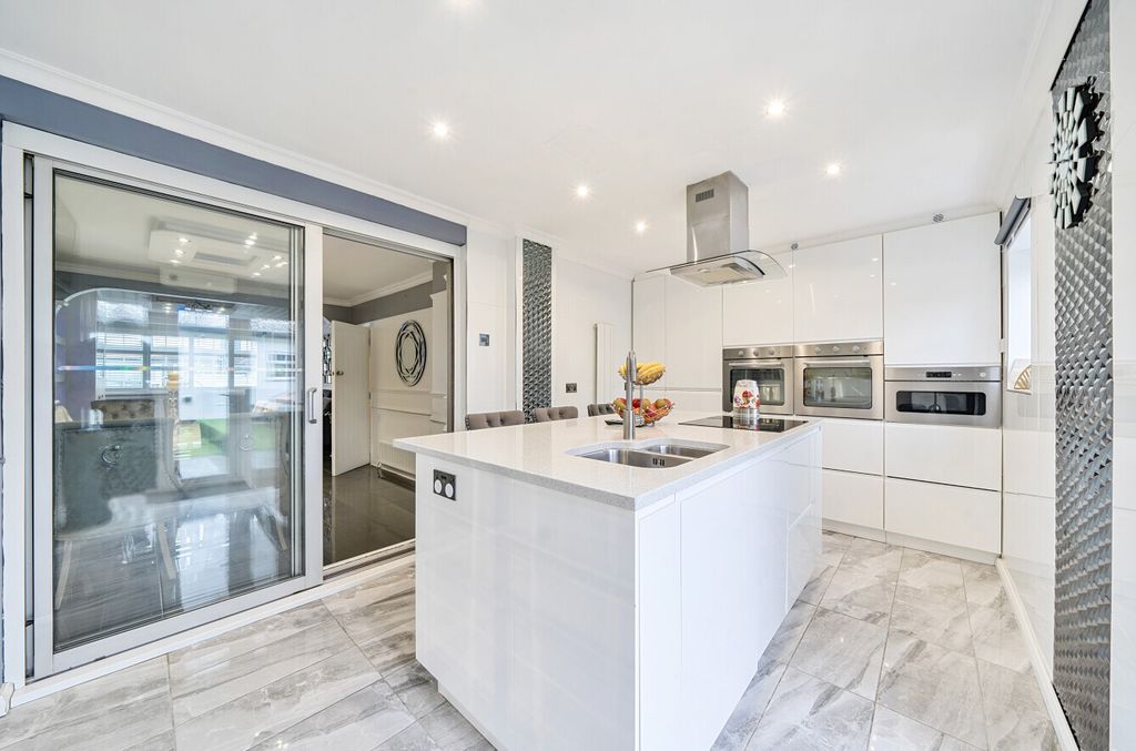 Additional image 7 of 4 bed terraced house for saleGreenwood Road, Mitcham CR4