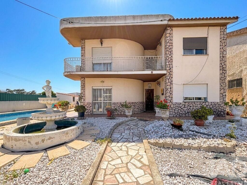 Property photo 1 of 33