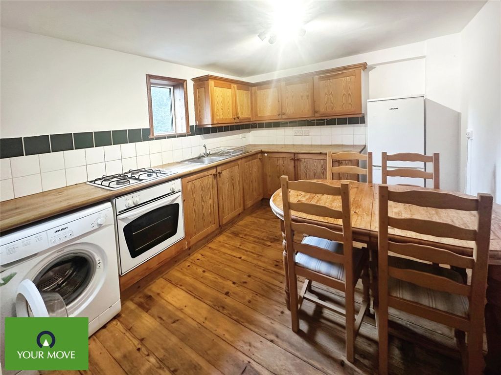 Property photo 3 of 8 Kitchen