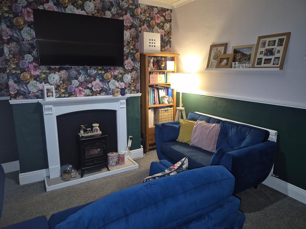 Property photo 2 of 14 Lounge