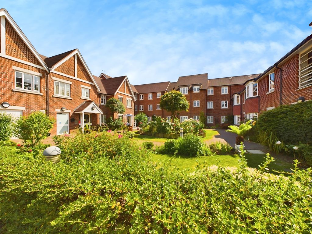 Property photo 1 of 9 Clarence Court