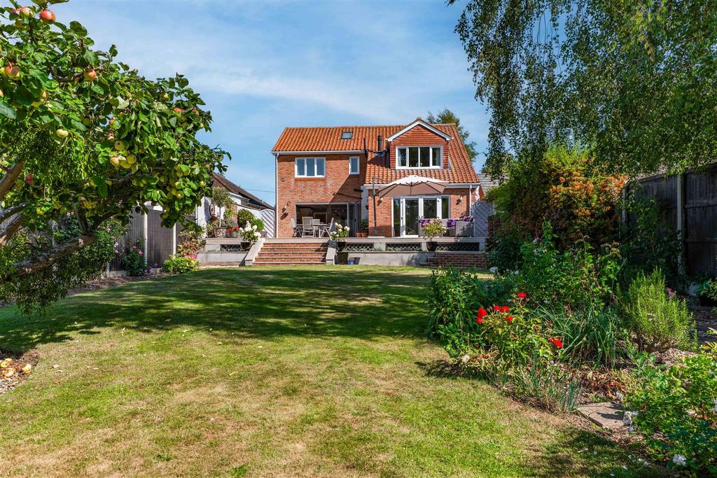 Property photo 1 of 37 Mistletoe House-09.Jpg