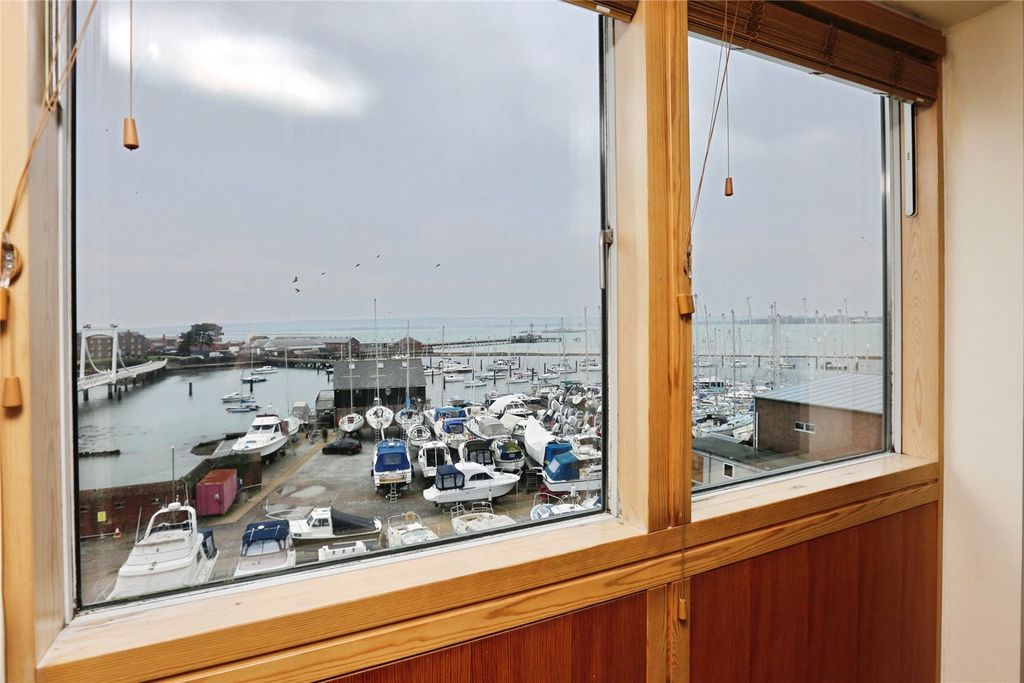 Property photo 2 of 19 Picture No. 35