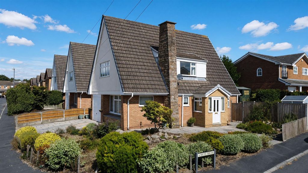 Property photo 1 of 28 Moss Brow For Sale