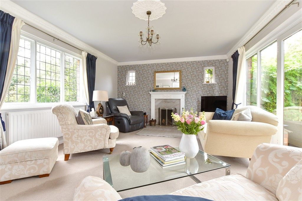 Property photo 1 of 16 Sitting Room