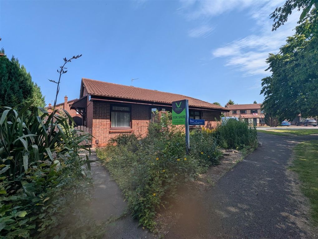 Property photo 1 of 10 Externally
