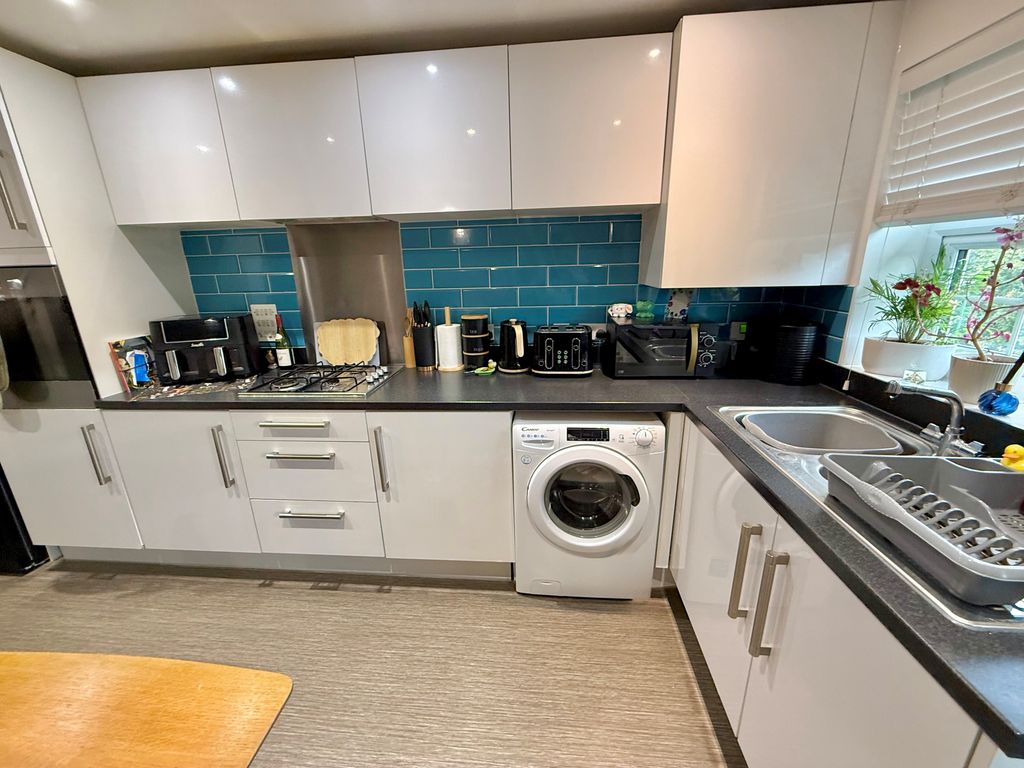 Property photo 2 of 8 11 Spry Kitchen