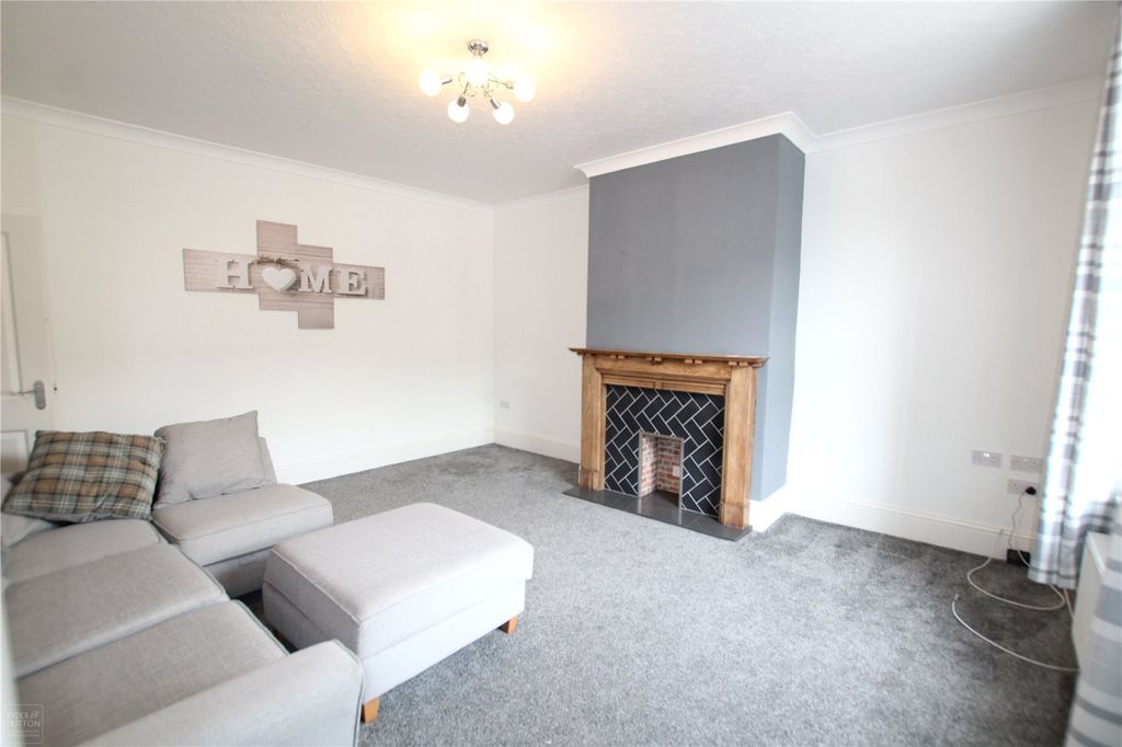 Property photo 2 of 15 Lounge