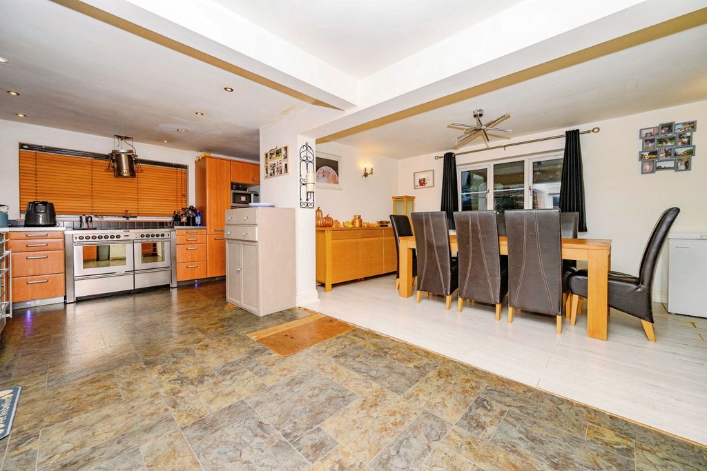 Property photo 3 of 29