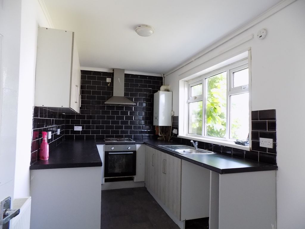 Property photo 3 of 6 Kitchen