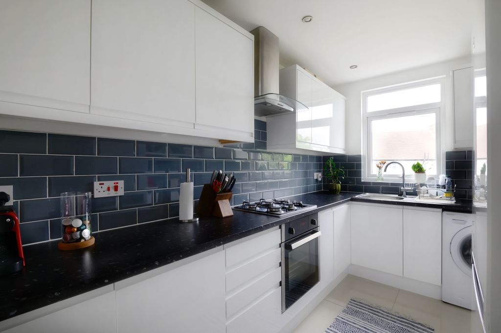 Property photo 3 of 8 850972 (3)