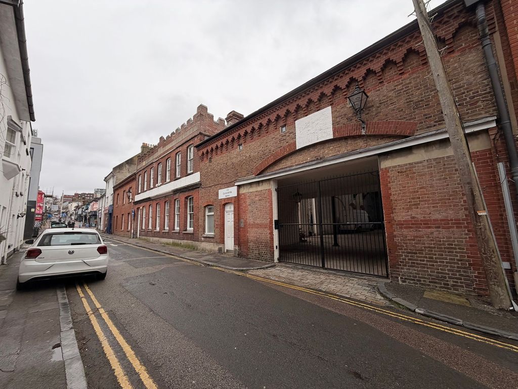 Property photo 1 of 8