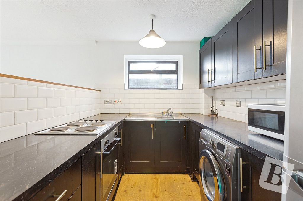 Property photo 3 of 7 Kitchen