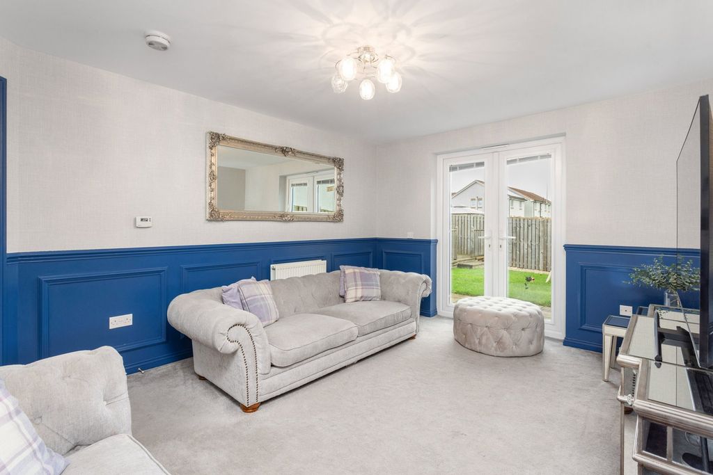 Property photo 2 of 31