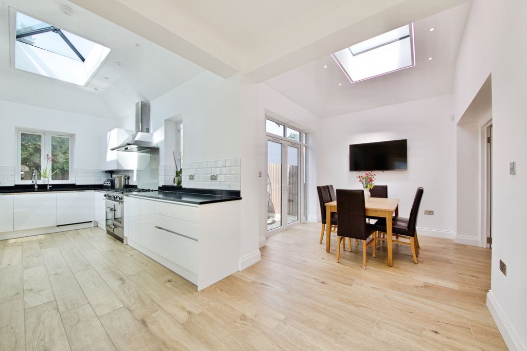 Property photo 3 of 25 Img_3038