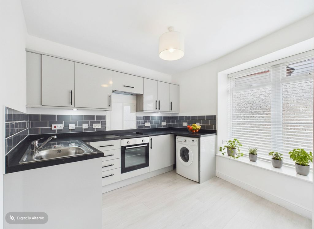 Property photo 3 of 12 Ewemove South Molton - 29 South Street