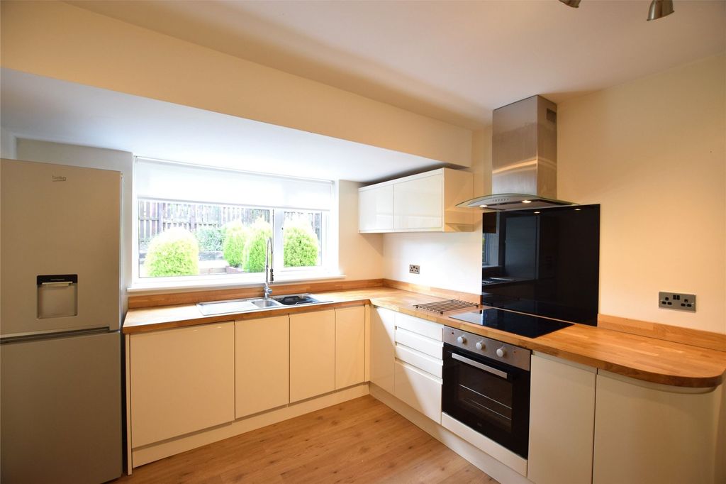 Property photo 2 of 8 Kitchen